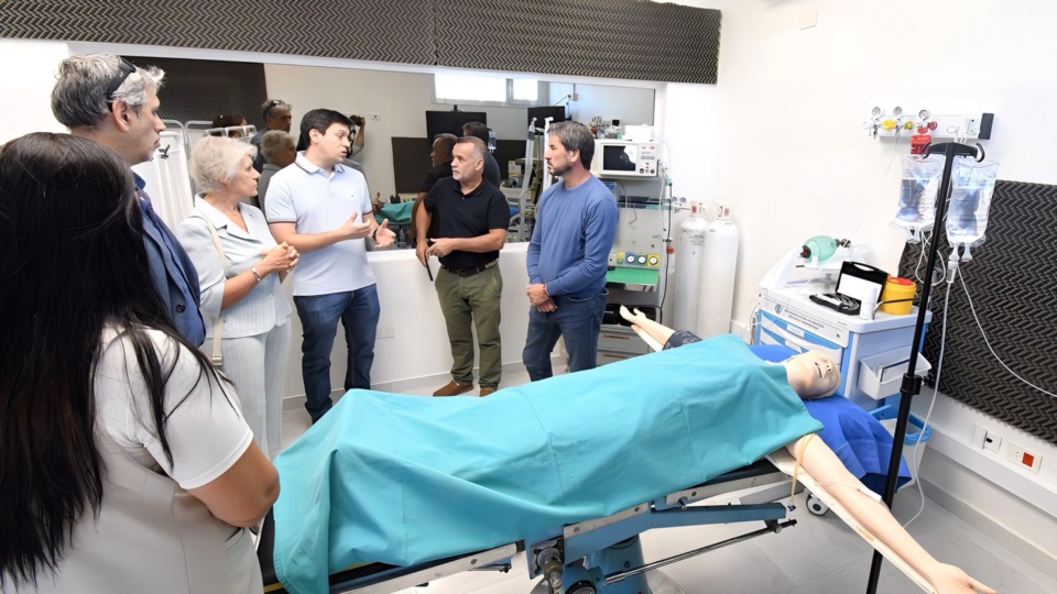 . El equipo fue recibido por el intendente Gerardo Merino y estará ubicado en el Centro Cultural Municipal.