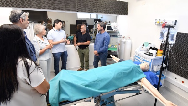 . El equipo fue recibido por el intendente Gerardo Merino y estará ubicado en el Centro Cultural Municipal.