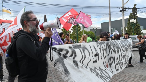 Como sucedió en todo el país, Trelew también marchó.