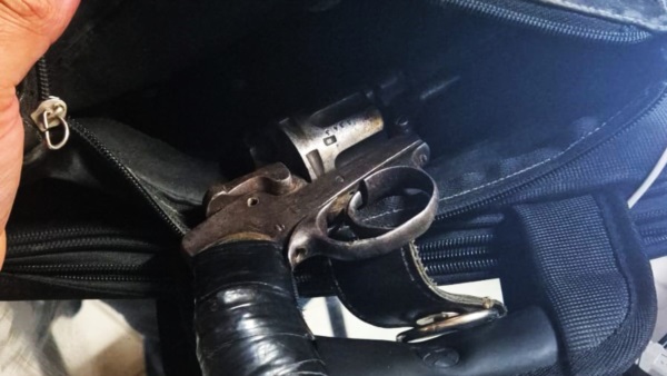 Una de las armas de fuego secuestrada.