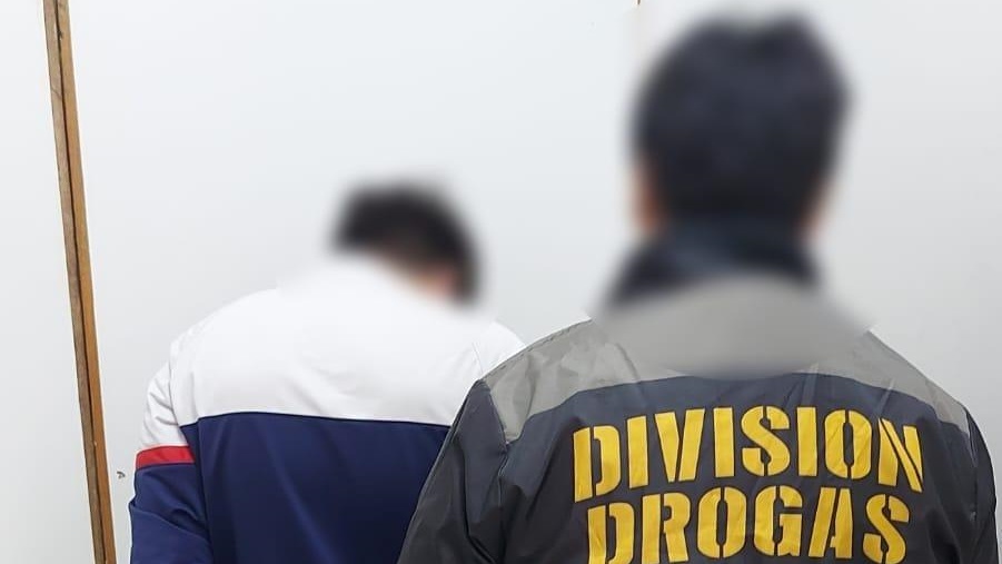 Uno de los sujetos detenidos en los procedimientos.