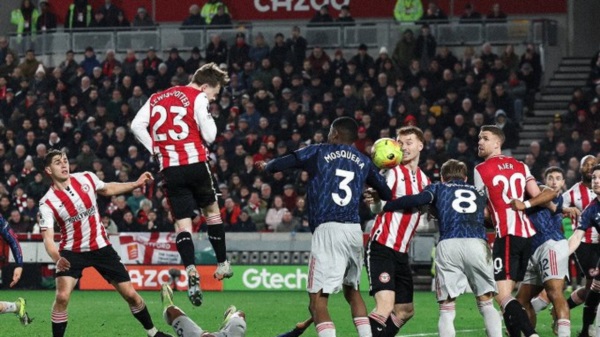 El tropiezo del Arsenal contra el Brentford deja al Manchester City a cuatro puntos de los ‘Gunners’.
