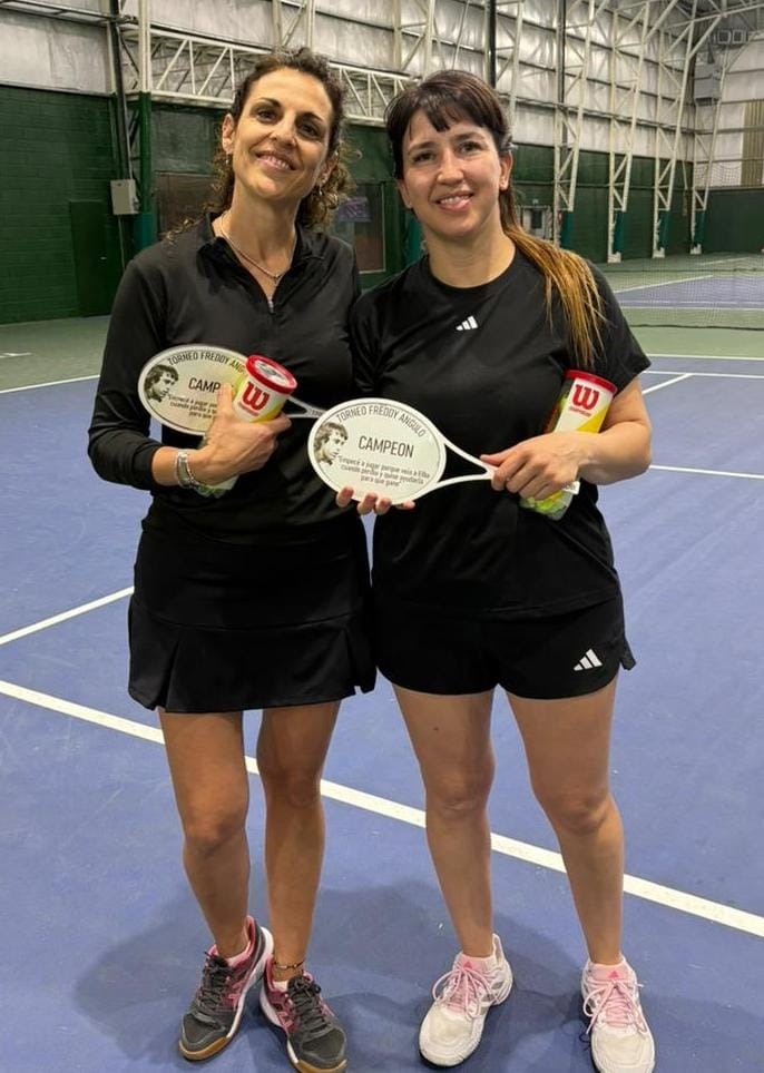 Las campeonas de la categoría Smash, Lucía Pes y Carolina Borgonobo.