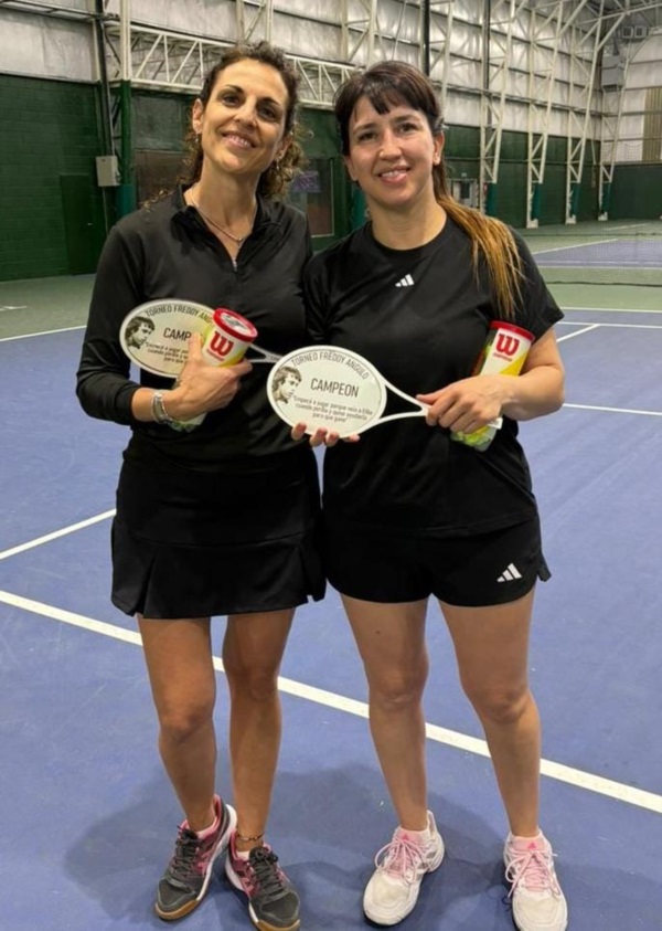 Las campeonas de la categoría Smash, Lucía Pes y Carolina Borgonobo.