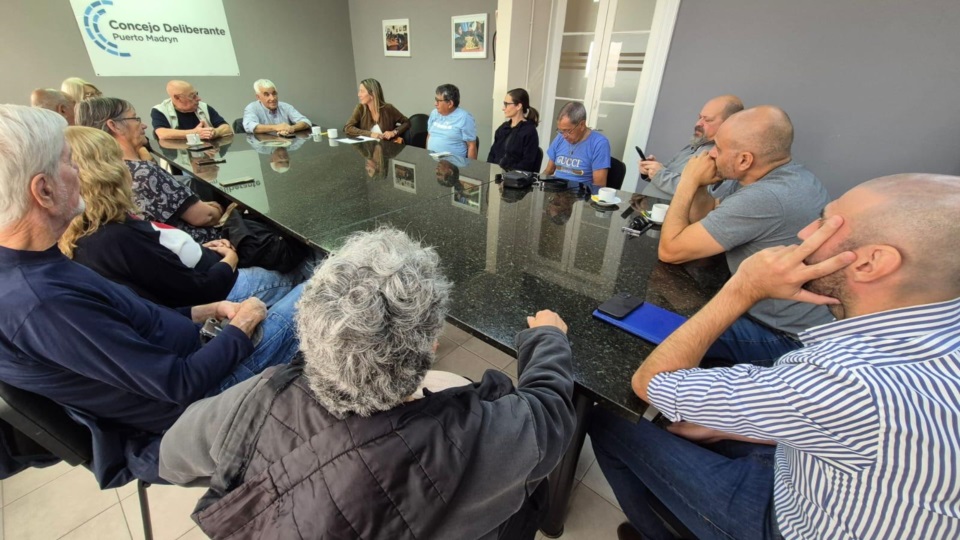 Reunión con referentes de los adultos mayores.