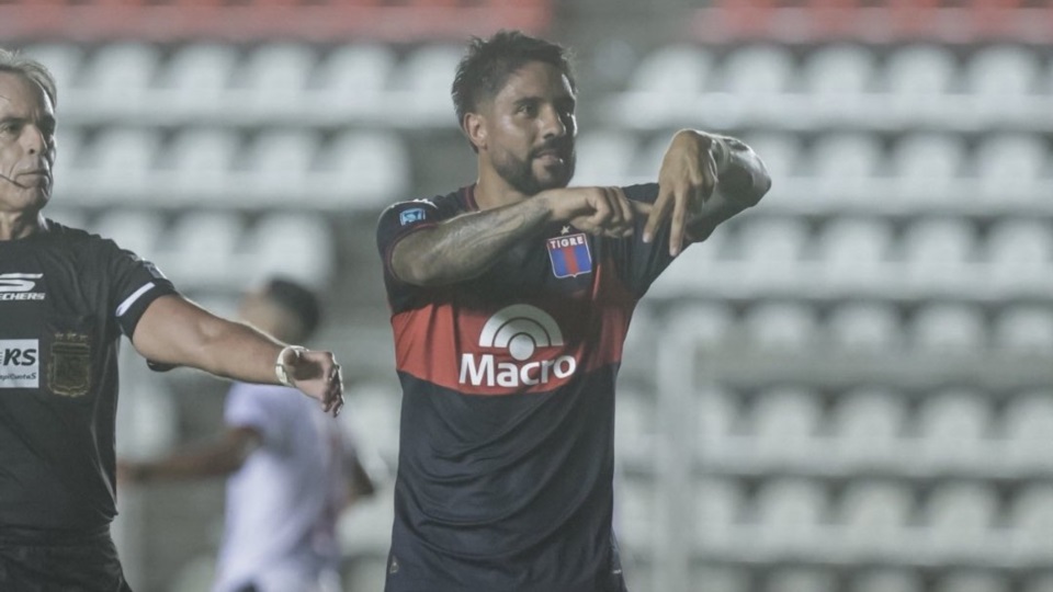 El Matador derrotó 2-0 a Claypole y se enfrentará en la siguiente fase con Independiente Rivadavia.