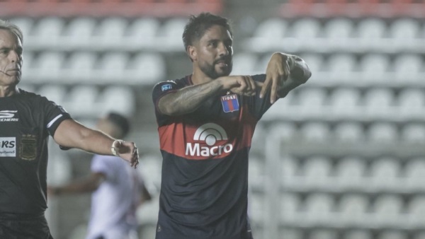 El Matador derrotó 2-0 a Claypole y se enfrentará en la siguiente fase con Independiente Rivadavia.