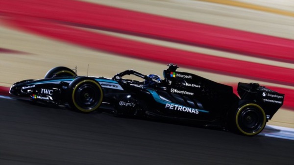 Russell marcó el nuevo récord de la pretemporada en Bahréin liderando un día dominante para Mercedes.