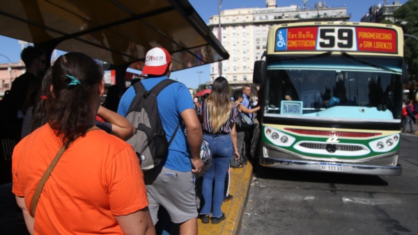 Los colectiveros de la UTA concretarán un paro este jueves.