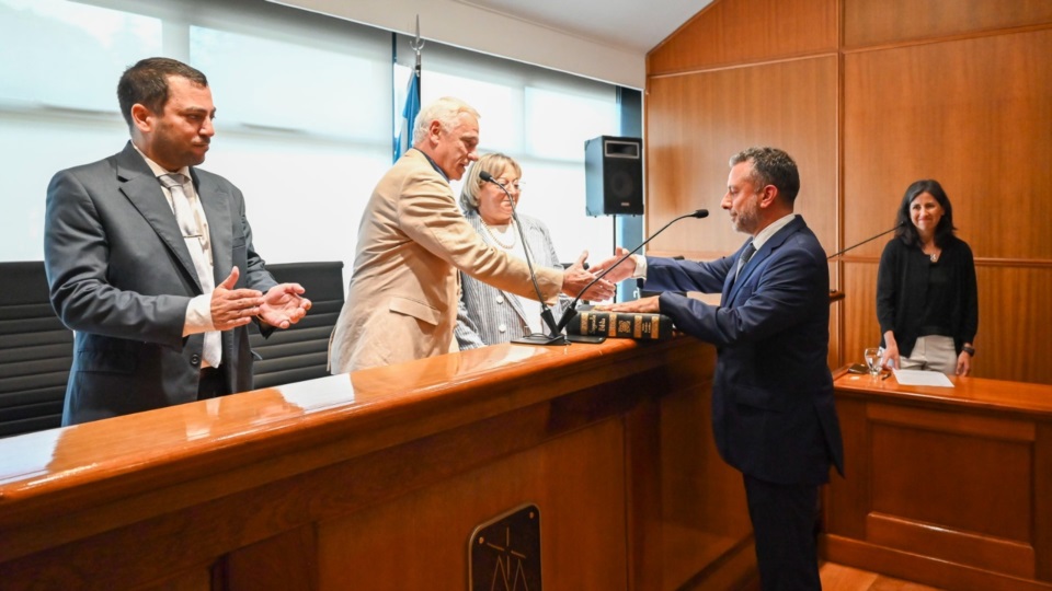 Mario Luis Vivas saludando a Diego Maceratesi.