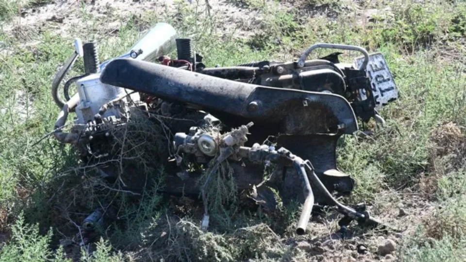 La moto quedó completamente destrozada.