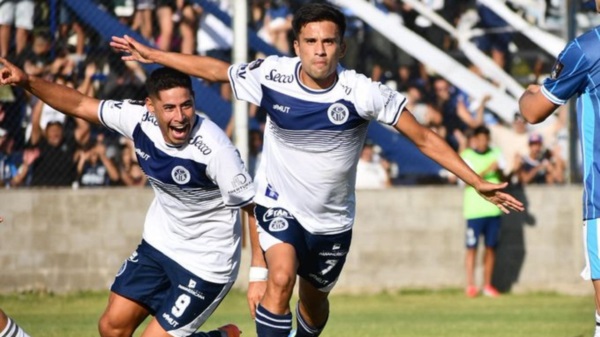 Acassuso sigue a toda marcha y gano jugando muy bien a Racing de Córdoba.