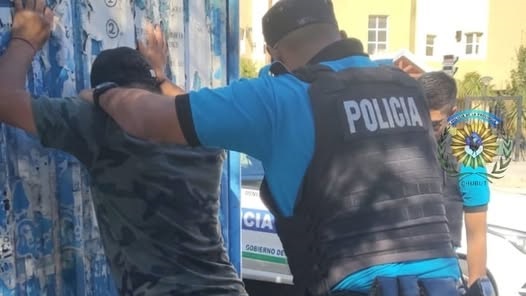 El sujeto fue trasladado a la comisaría Primera.