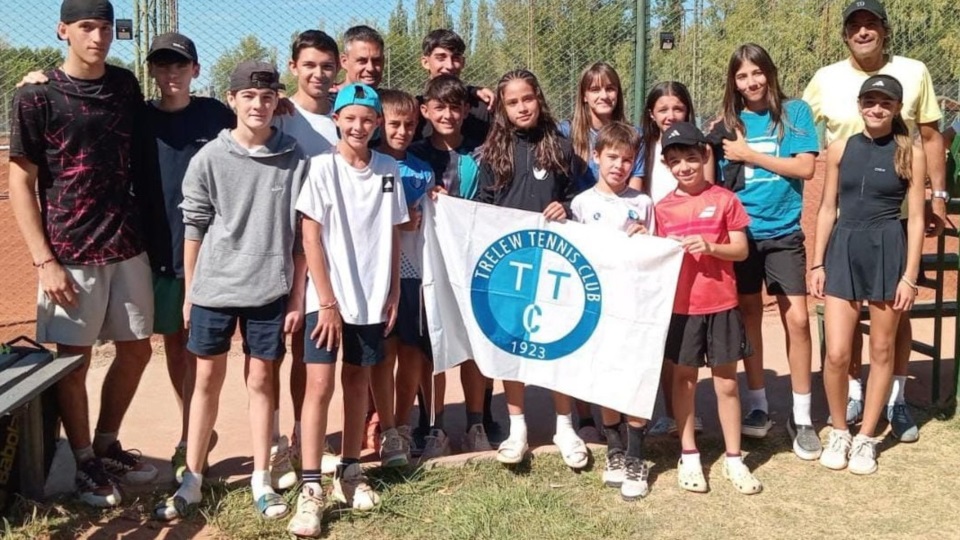 La delegación completa de la Asotenech en el Regional de General Roca.
