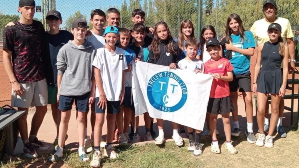 La delegación completa de la Asotenech en el Regional de General Roca.