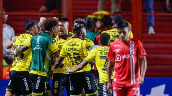 El Ídolo del Astillero dio el golpe en Buenos Aires y se metió en la próxima instancia de la Libertadores.