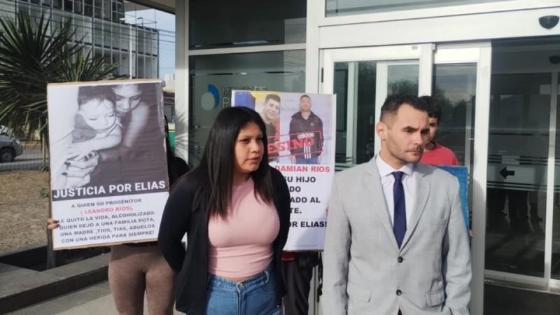 Facundo Bonavitta, abogado querellante junto a la madre del menor fallecido.