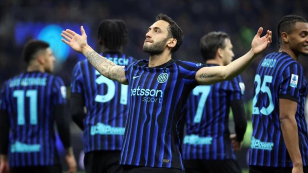 Inter venció a Genoa y sacó 13 puntos de ventaja en la cima de la Serie A.