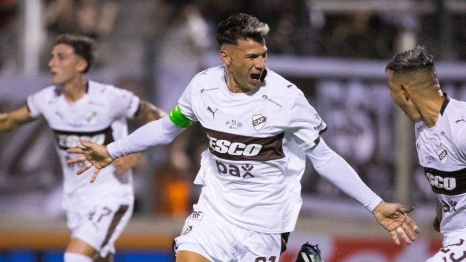 Víctor Cuesta anotó el gol cuando se cumplían los 90 minutos.