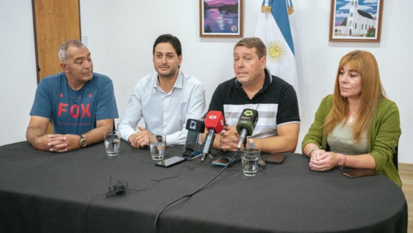 Tamame, Pérez y Biss en la presentación.
