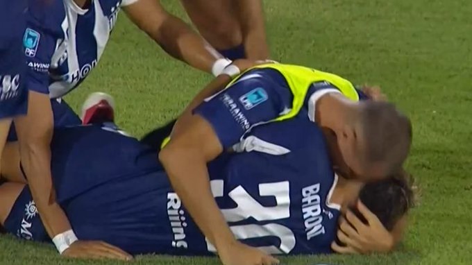 El chico Baroni ingresó en el segundo tiempo y cambió el partido.