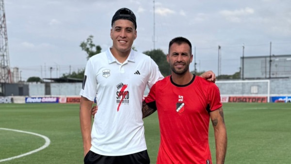 Los trelewenses Gabriel Obredor y Marco Venezia juntos en la previa de Riestra-Maipú.