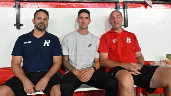 El profe Facundo Ramírez, Nico De los Santos y el "Pájaro" Marina ya trabajan en el desafío de ser competitivos sin las figuras del subcampeonato. (Fotos: Daniel Feldman/Jornada).
