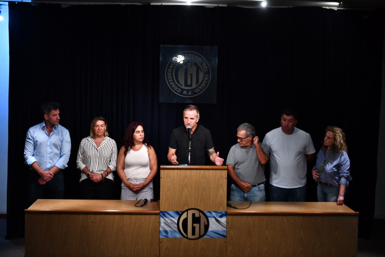 Dirigentes de la CGT Azopardo, tras el encuentro de este viernes.