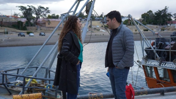 Loyola y Brandán en el puerto de Camarones.
