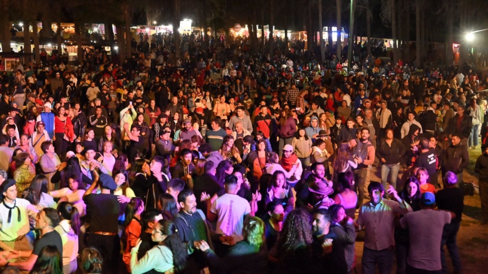 Telsen, Sierra Colorada, Tecka, El Maitén y Dolavon de festejo. 