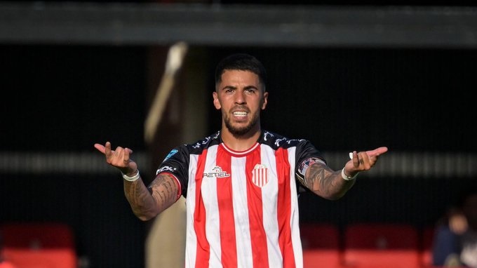 Con un gran remate de tiro libre, Iván Tapia puso el 2 a 0 de Barracas Central ante Gimnasia.
