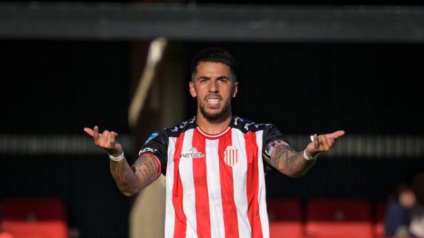 Con un gran remate de tiro libre, Iván Tapia puso el 2 a 0 de Barracas Central ante Gimnasia.