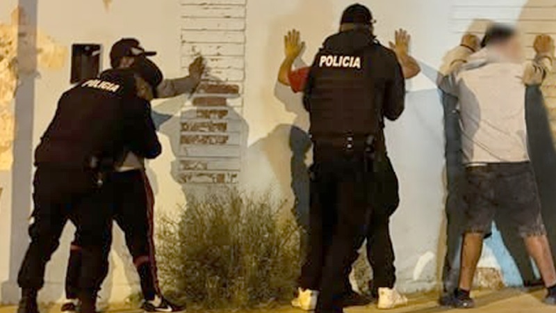El sujeto fue interceptado junto a otros dos más.