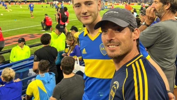 David Silva, campeón del mundo con la selección de España y multicampeón con Manchester City, presente en la Bombonera.