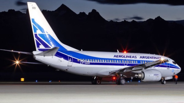 La guerra en Irán altera las rutas y dispara los costos de los pasajes a nivel global