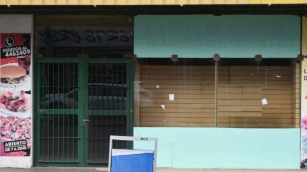 Tradicionales locales comerciales comodorenses cerraron sus puertas.