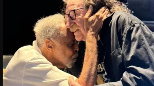 ¡Cuánta música contenida en ese fraternal abrazo!