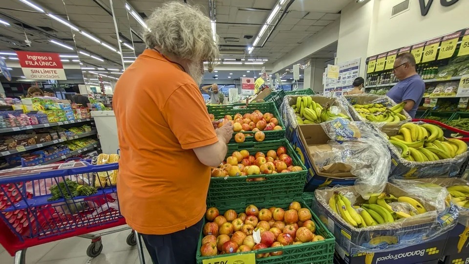 Una familia debe ganar US$1.000 para no caer en la pobreza. Agencia NA FOTO: DANIEL VIDES