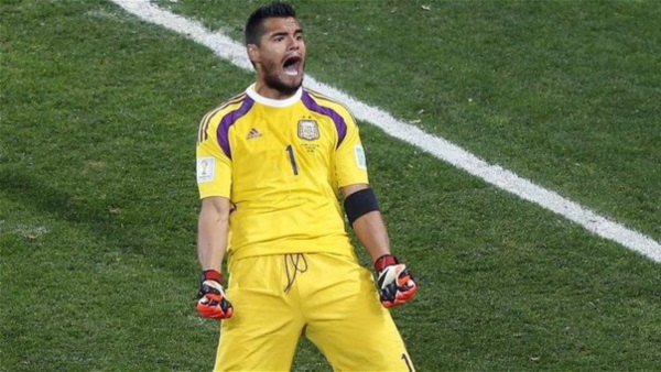 Sergio Romero, el arquero con más presencias (96 PJ) en la selección 'albiceleste', se retira a sus 39 años.