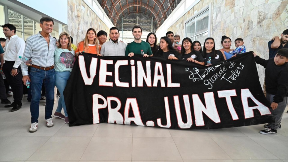 Papaiani y Torres con vecinos del barrio Primera Junta.