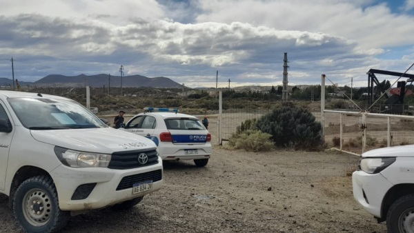 Personal policial y de PECOM en el lugar de los hechos.