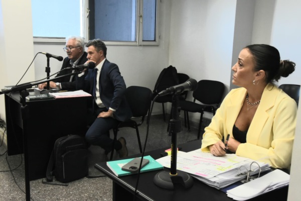Postal de la audiencia en Trelew. 