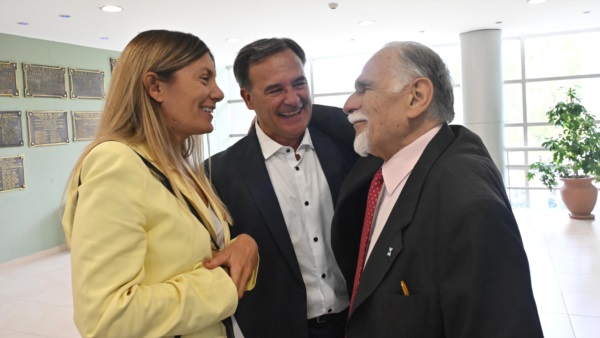Papaiani, Mac Karthy y Perl en la Legislatura.