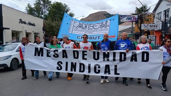 La Mesa de Unidad Sindical en las calles de Esquel.