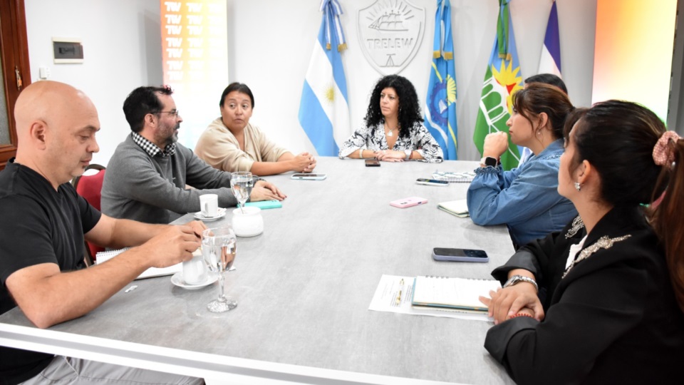 Areas municipales mantuvieron una reunión con representantes de la entidad hotelera.