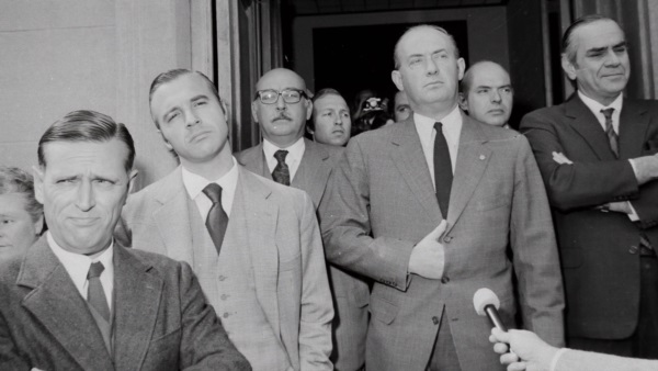 Jorge Costa y Carlos Stroppiana escuchando los reclamos.