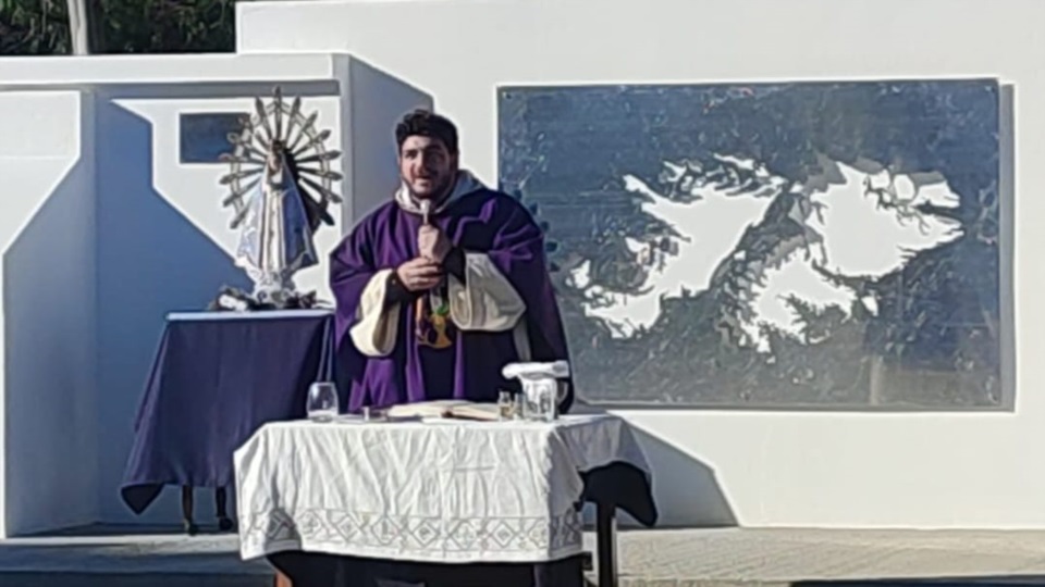 Se celebró una misa de campaña presidida por el capellán Natanael.