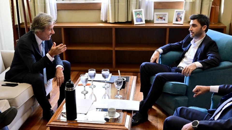 Torres junto al ministro de Justicia, Juan Mahiques.