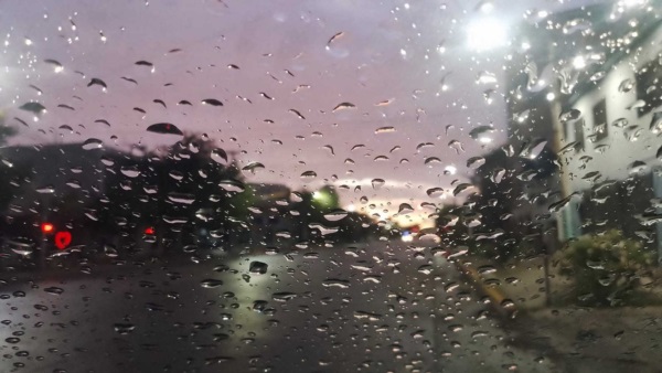 Minutos antes de la 07:00 h de este sábado, comenzó a llover dentro de la prevista alerta amarilla.