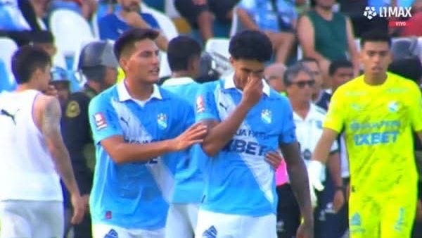 El director deportivo de Sporting Cristal, Gustavo Zevallos, confirmó el acto de racismo por parte de Franco Coronel hacia el lateral brasileño.